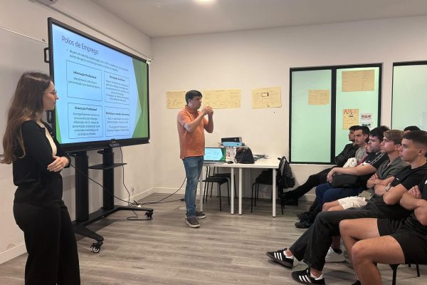 SESSÃO INFORMATIVA- CONSTRUIR O FUTURO: CAMINHOS PARA A EMPREGABILIDADE | CÂMARA DE LOBOS